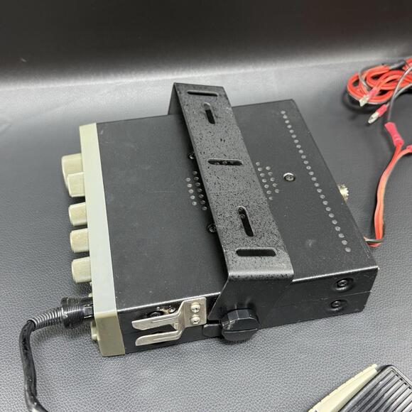 Cobra 41 Plus CB Radio 40 Channel NOAA Weather with Mic and Mount Untested - Picture 4 of 8